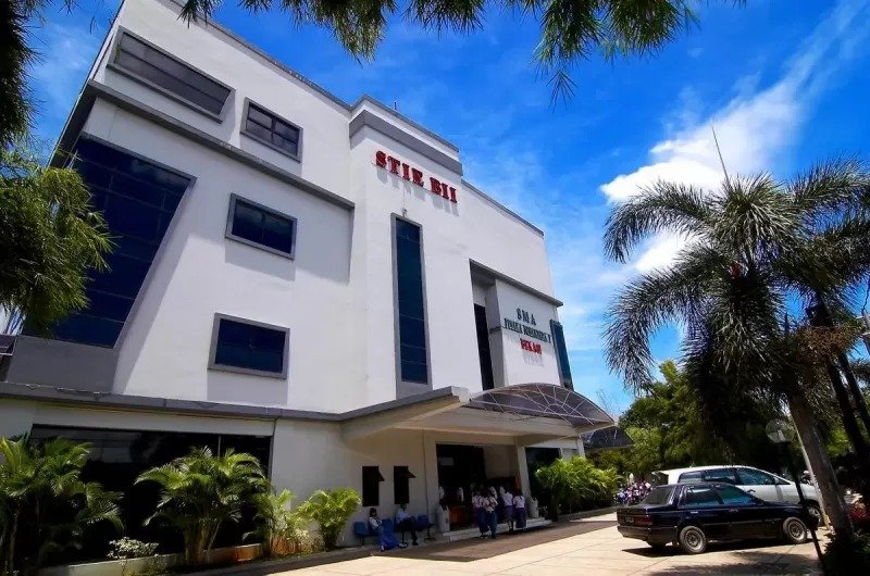 jurusan STIE Bisnis Internasional Indonesia kelas karyawan